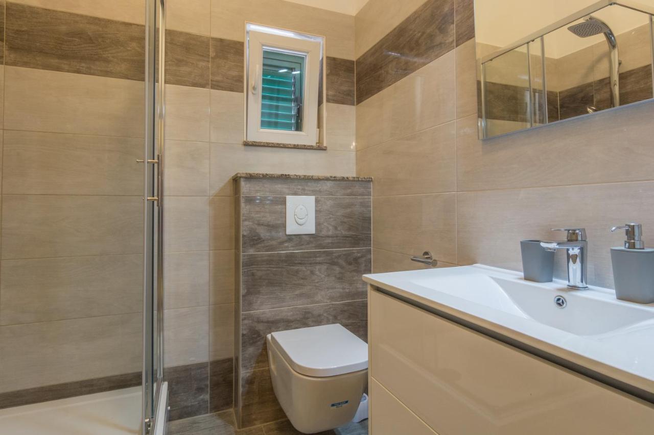 Apartments By The Sea Simuni, Pag - 18386 Kolan Ngoại thất bức ảnh